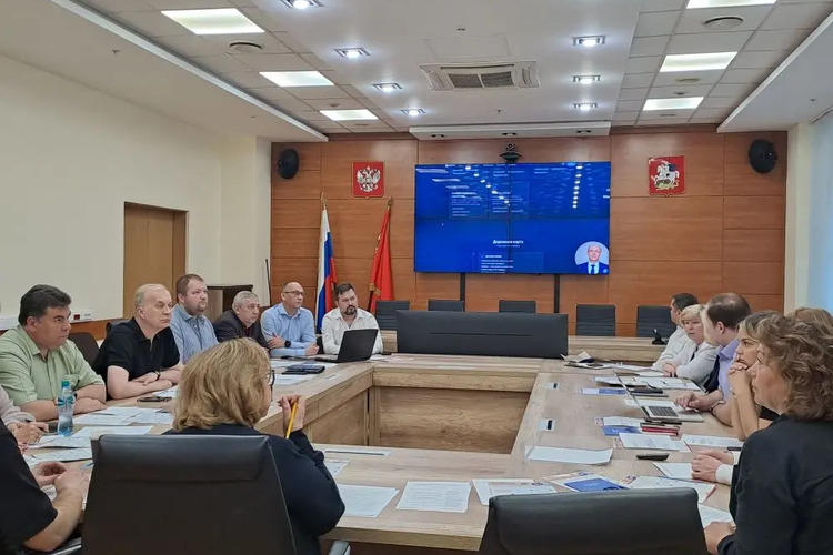 В рамках нацпроекта «Продолжительная и активная жизнь» в Подмосковье обсудили поддержку медработников