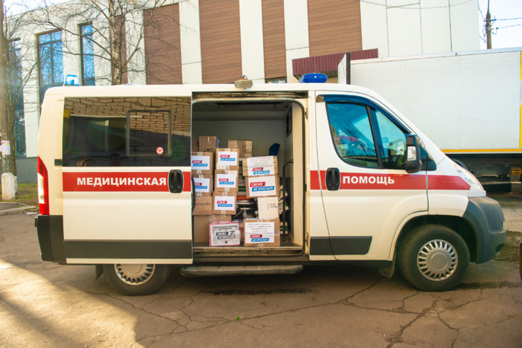 Работники Солнечногорской областной больницы и стоматологической поликлиники присоединились к акции "Своих не бросаем"